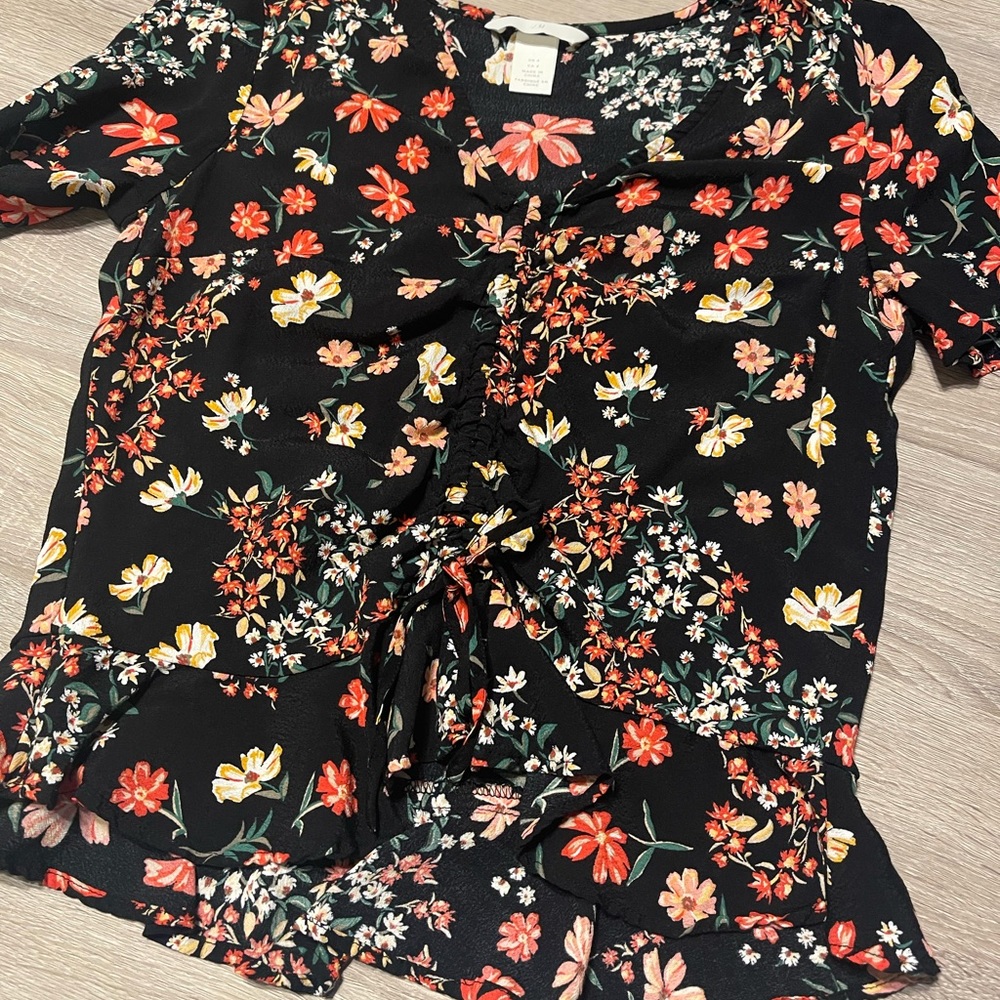 H&M blouse size 4 (small)